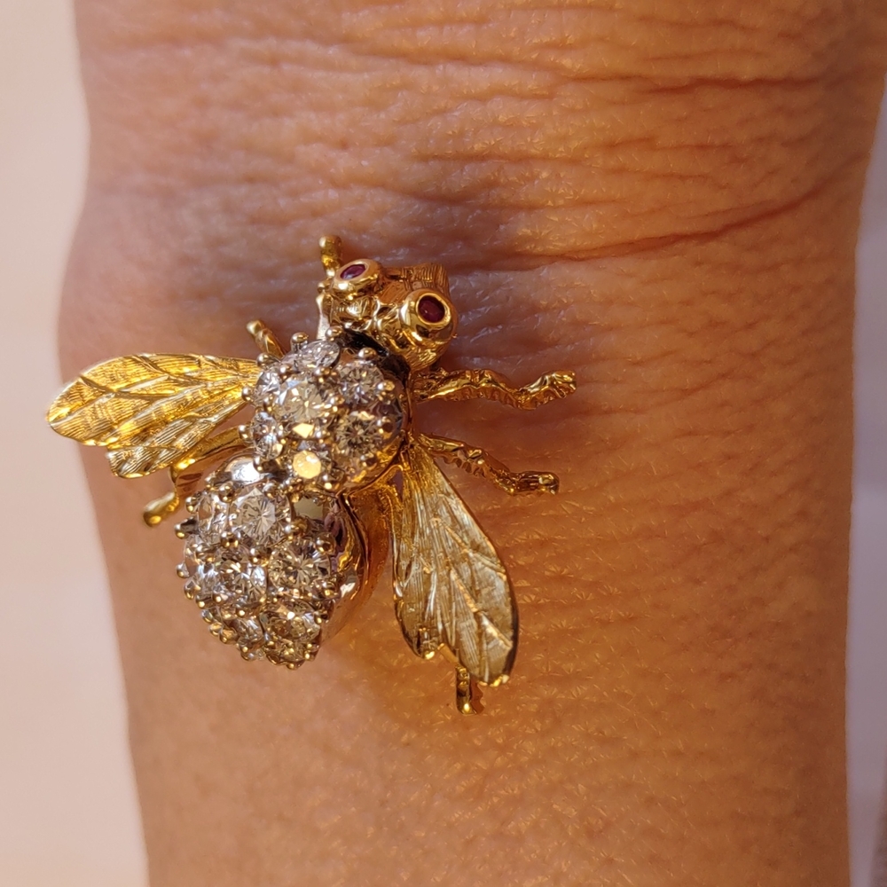 Diamond Bee pin brooch Ruby eyes, 18k yellow gold, Herbert Rosenthal Natural - Picture 3 of 15